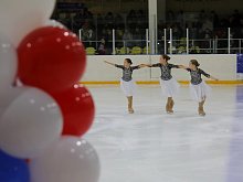 Губкинские хоккеисты и фигуристы получили 200 пар коньков от фонда «Поколение»