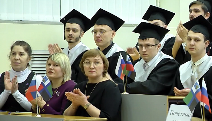 Выпускникам Губкинского филиала МИСиС вручили дипломы