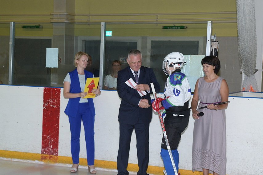Хоккейная сборная «Губкин—Оскол» получила в подарок путёвку 