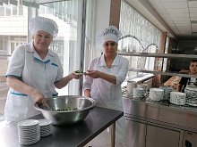 Ольгу Астанину из Губкина признали лучшим школьным поваром Белгородской области