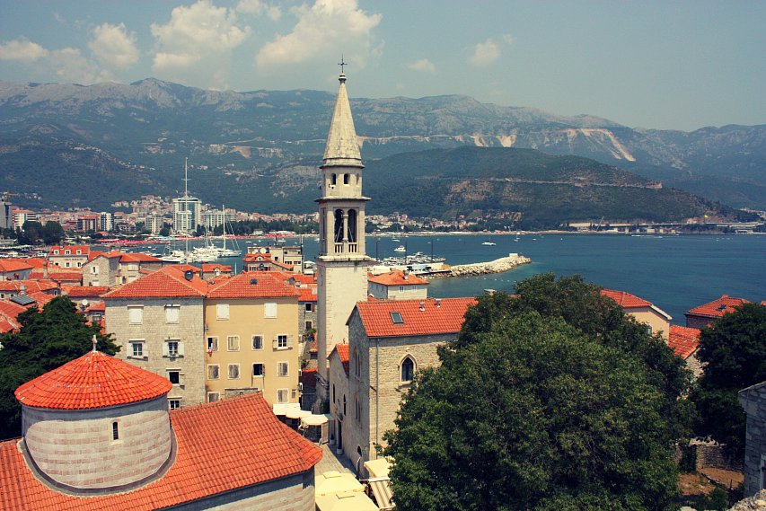 Черногория объявила об отмене ограничений для туристов из России