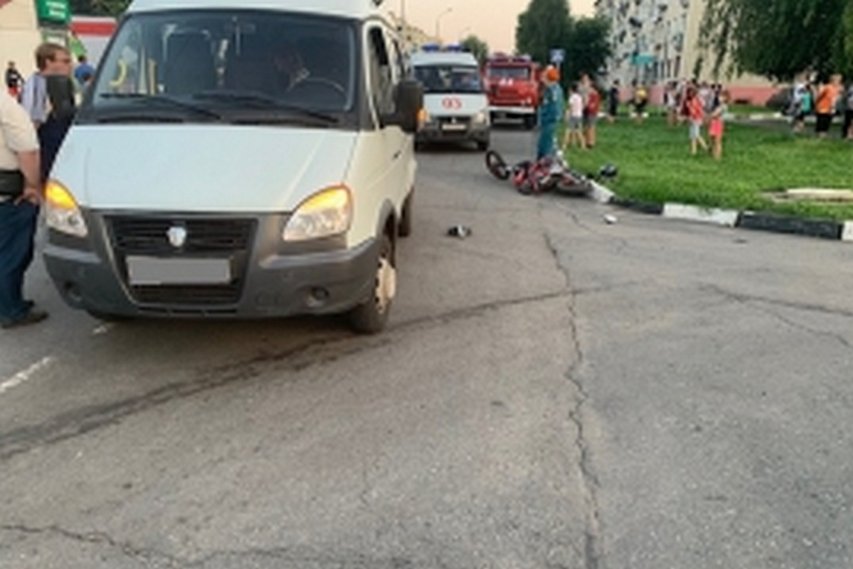 В воскресенье в посёлке Троицкий скутер столкнулся с автобусом