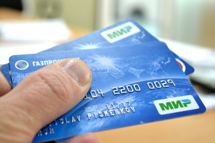Губкинские льготники с 1 ноября смогут расплачиваться в маршрутках банковской картой