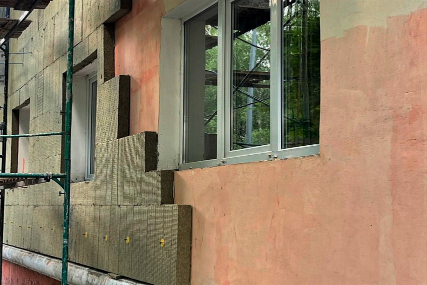 Работы по утеплению фасадов домов в Белгородской области завершены на 55 %