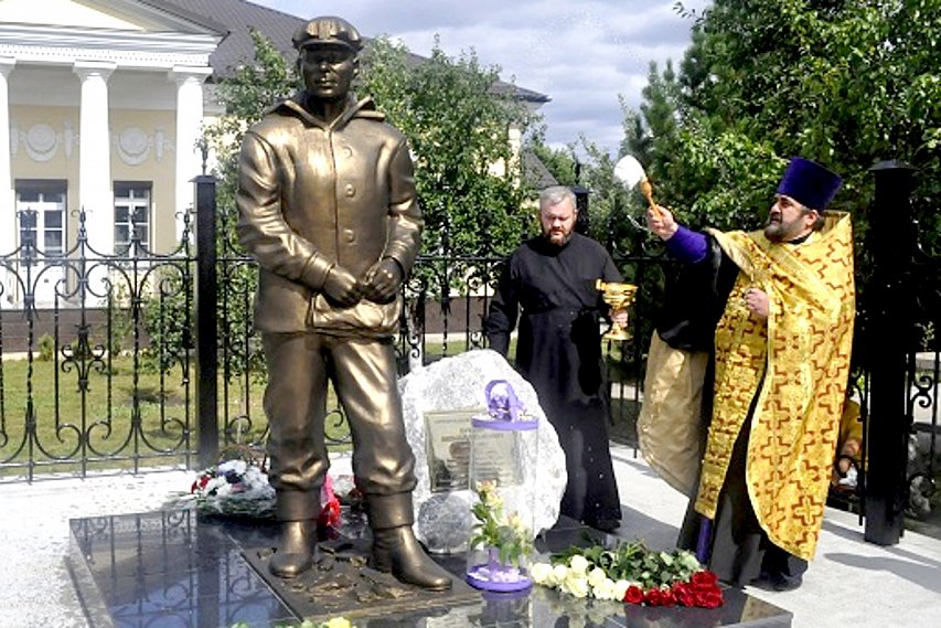 В Губкине открыли памятник Николаю Шумейко