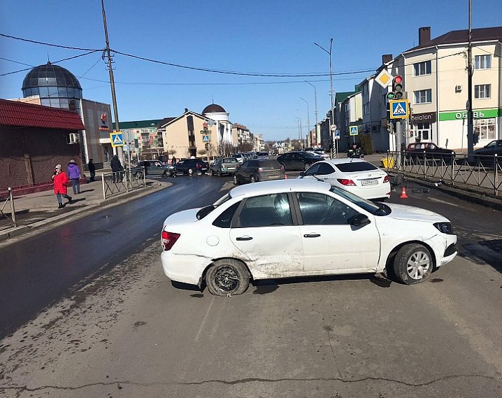 Женщина-пешеход стала жертвой столкновения двух автомобилей в Губкине