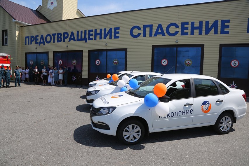 Фонд «Поколение» подарил служебные автомобили спасателям Белгородской области