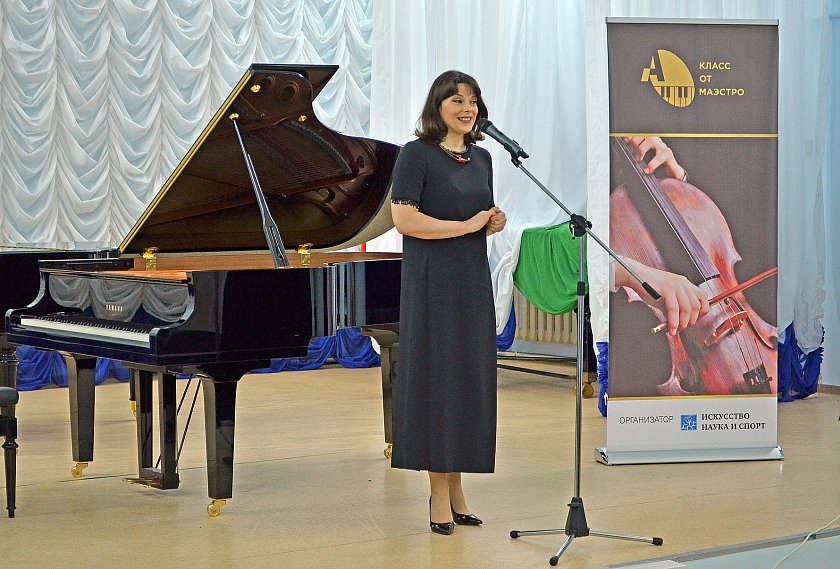 Пианистка Екатерина Мечетина презентовала в Губкине новый рояль Ямаха