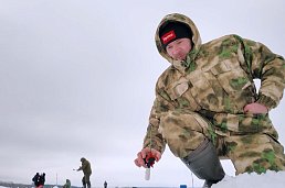 Рыбацкие приметы и семейные традиции: на Лебединском ГОКе прошли соревнования по зимней рыбалке