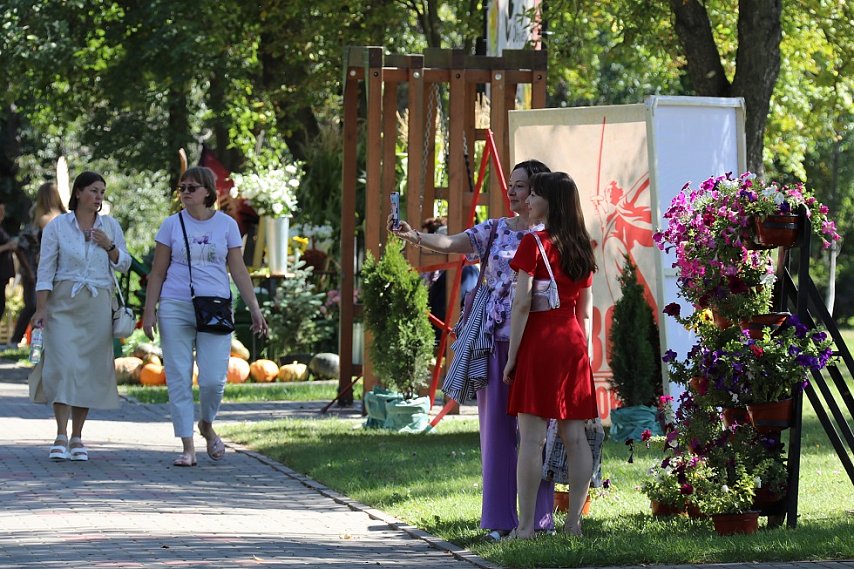 Цветы памяти. Ежегодную флористическую выставку в Губкине посвятили 80-летию Победы