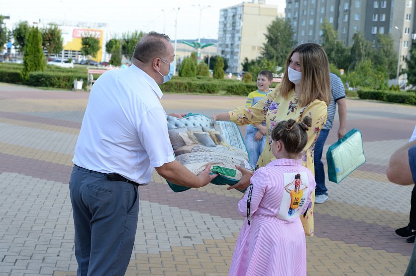 Работа в губкине. Губкин Журавлики. День микрорайона Журавлики. Губкин Журавлики храм. Губкин больница Журавлики центр.