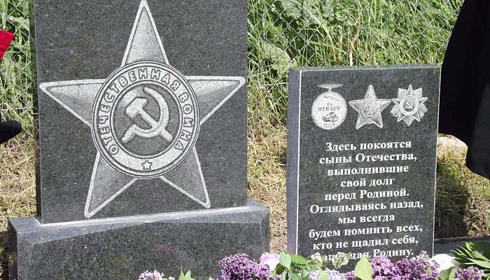 В селе Пушкарное ко Дню Победы реконструировали памятник защитникам страны