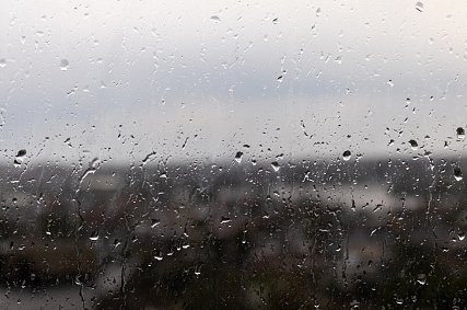 Непогода не отступает: в Белгородской области снова ожидаются грозы и град