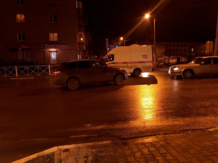 Lada Vesta сбила ребёнка на пешеходном переходе в Губкине