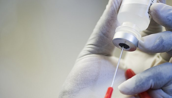 На Лебединском ГОКе началась вакцинация сотрудников против гриппа