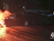 Ночью в центре Губкина загорелась иномарка