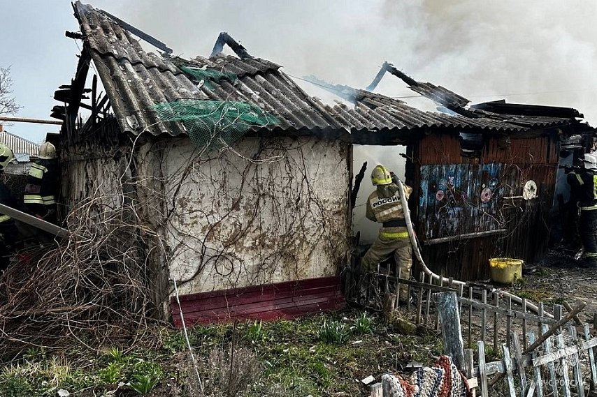 Четыре сарая сгорели в Губкинском округе