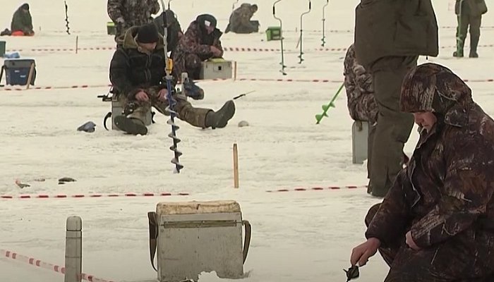 Работники Лебединского ГОКа провели соревнования по подлёдной рыбалке