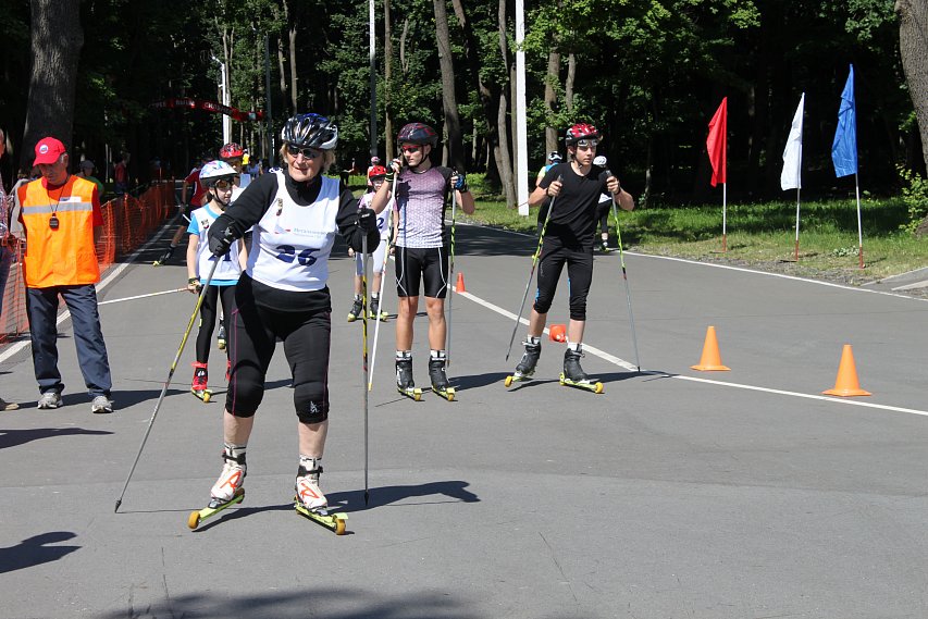К юбилею – на лыжероллерах: в Губкин съехалось более 100 спортсменов из разных регионов страны