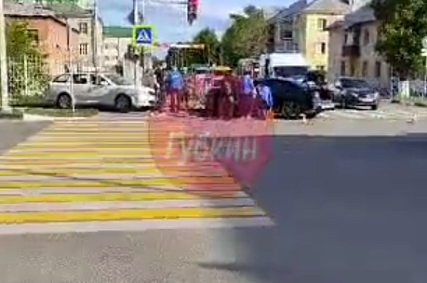 Две женщины-автомобилистки не разъехались на перекрёстке в Губкине