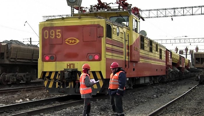Парк железнодорожной техники Лебединского ГОКа пополнил новый тяговый агрегат НП-1