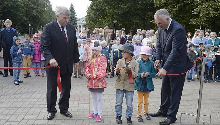 Фонд "Поколение" открыл детские площадки в Губкине