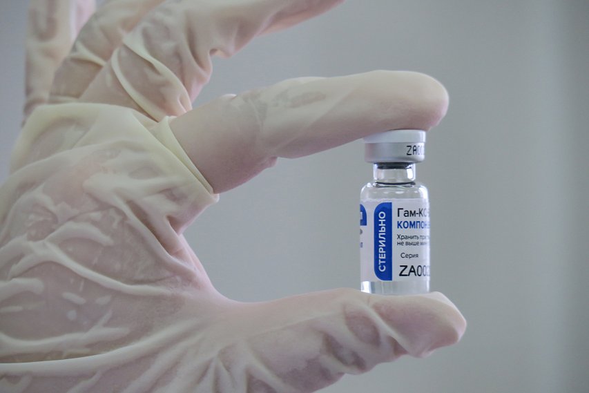 Сотрудники правительства Белгородской области присоединились к массовой вакцинации от коронавируса 