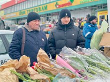 Что дарят своим женщинам на 8 Марта губкинские мужчины