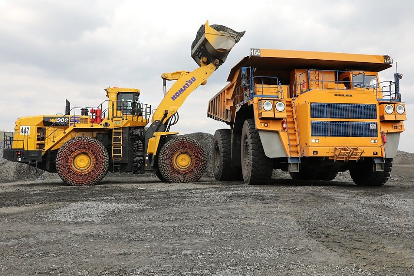 Парктроник и джойстики: третий погрузчик Komatsu появился на Лебединском ГОКе