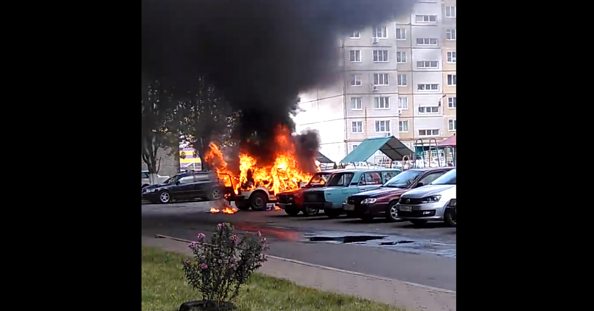 Губкин горит дом. Горит машина в Звенигороде. Сгорела машина в Королеве 1 октября. Горела машина на Армавирской.