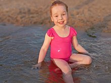 Советы для родителей: цвет купальника, который может спасти жизнь ребёнка