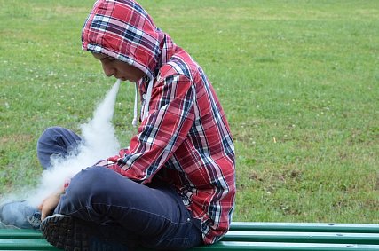 Советы врача: как распознать никотиновое отравление у подростка и куда обращаться за помощью 