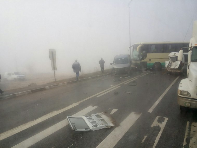 Под Белгородом столкнулись 14 машин и рейсовый автобус