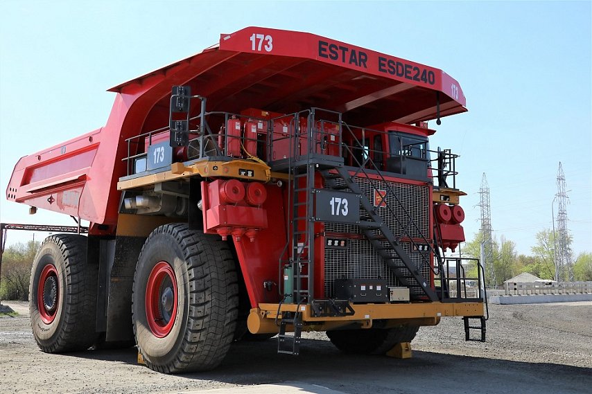 Лебединский ГОК проводит масштабное обновление парка карьерной техники