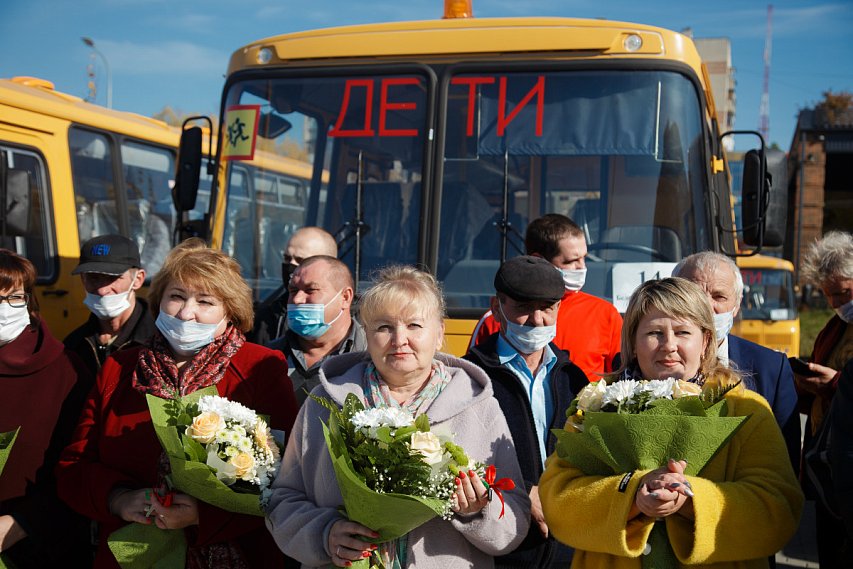 Две школы Губкина получили новые автобусы