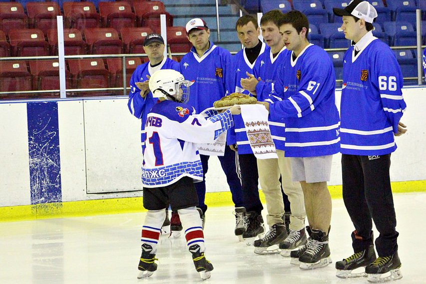 Губкинские хоккеисты стали вторыми на турнире «Кубок Победы»