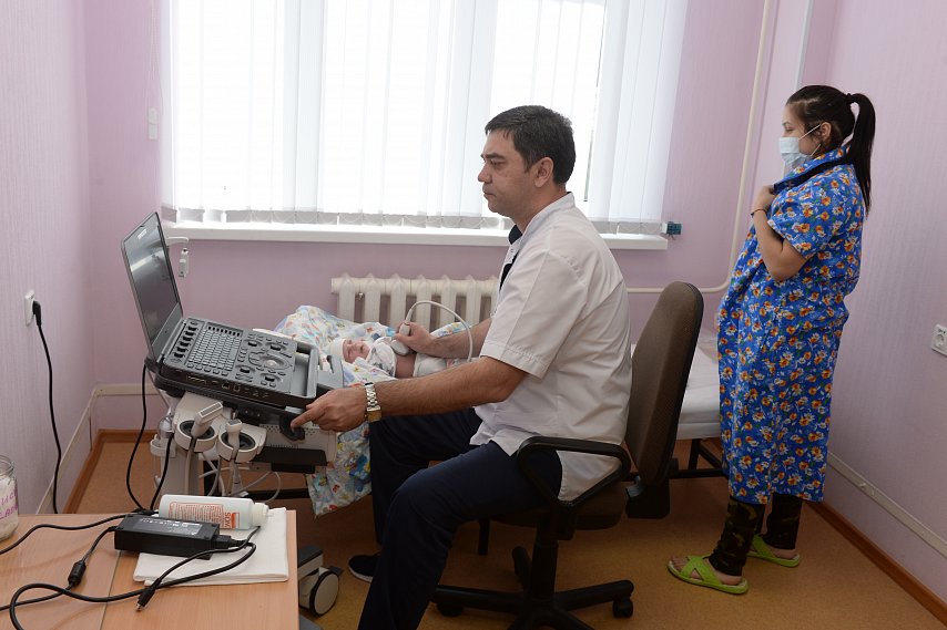 Лебединский ГОК подарил детской больнице Губкина портативный многофункциональный аппарат УЗИ