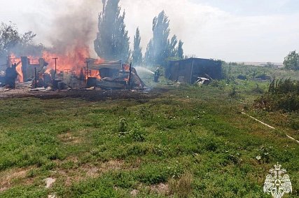 В посёлке Троицком сгорел деревянный сарай