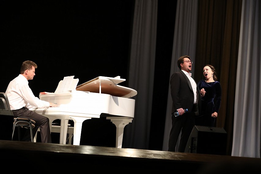 Фоторепортаж с концерта солистов Мариинского театра в Губкине