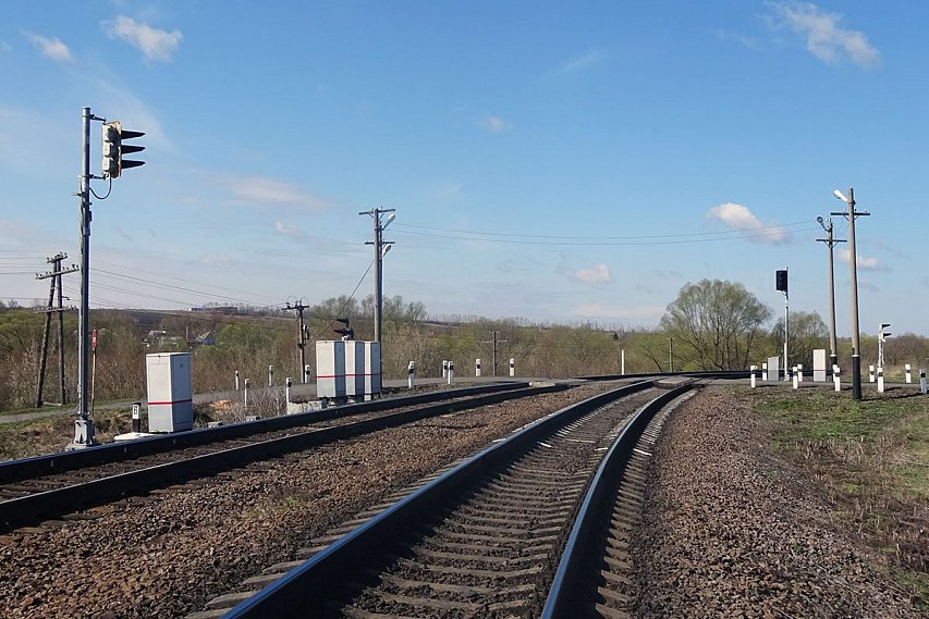 В Губкинском округе временно закрыли железнодорожный переезд
