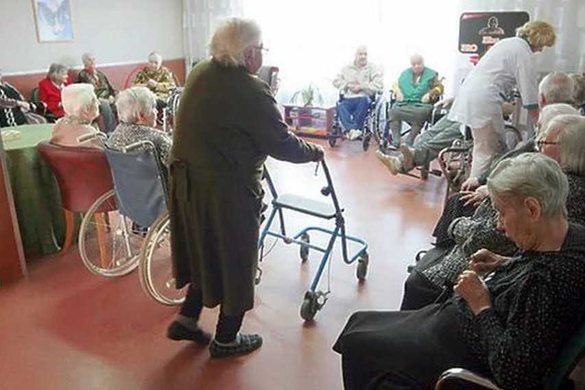 Директор дома-интерната в Белгородской области путешествовал с женой по миру за счёт стариков и инвалидов
