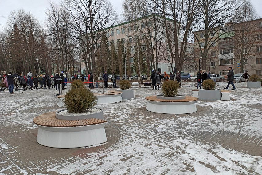 В Губкине после реконструкции открылся сквер на Горького