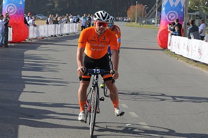 Губкинец Владимир Фетисов первым финишировал в велогонке Металлоинвеста