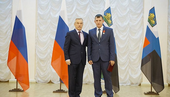 Мастер по ремонту оборудования завода ГБЖ Андрей Нененко получил госнаграду