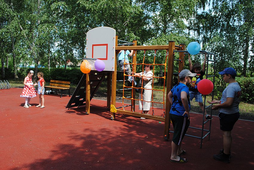 В Белгородской области продолжают появляться детские площадки от фонда «Поколение»