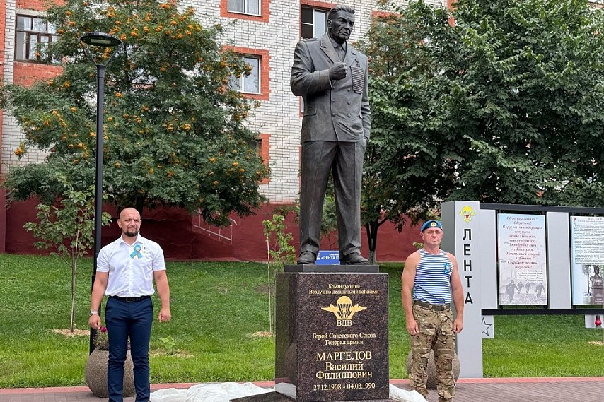 В Губкине в День ВДВ открыли памятник Василию Маргелову
