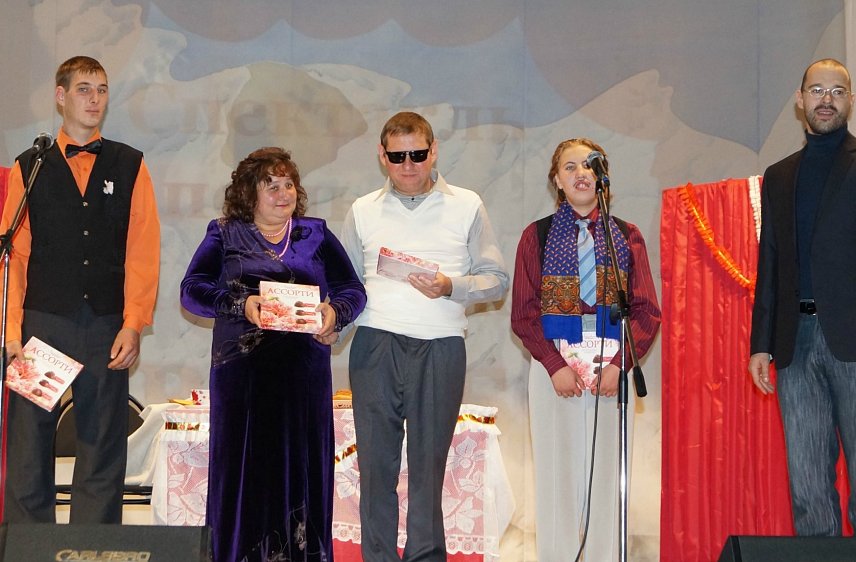 В Скородном инвалиды поставили комедийный спектакль «Свадьба»