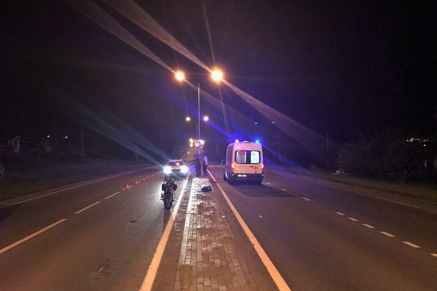 Несовершеннолетний мотоциклист опрокинулся на дороге в Губкине