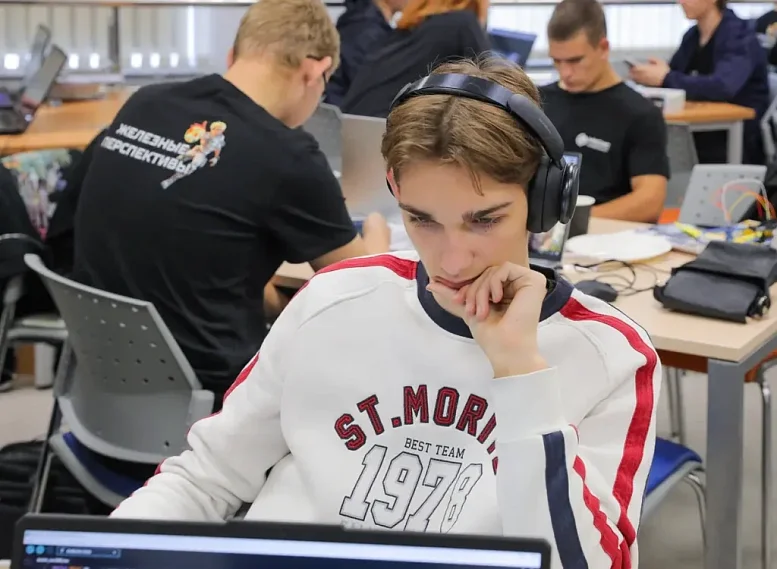 Как старшеклассники из Губкина колонизировали Луну на «Научпромфесте»