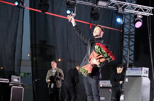 Фоторепортаж с концерта Сергея Лазарева и группы «Рондо» в Губкине